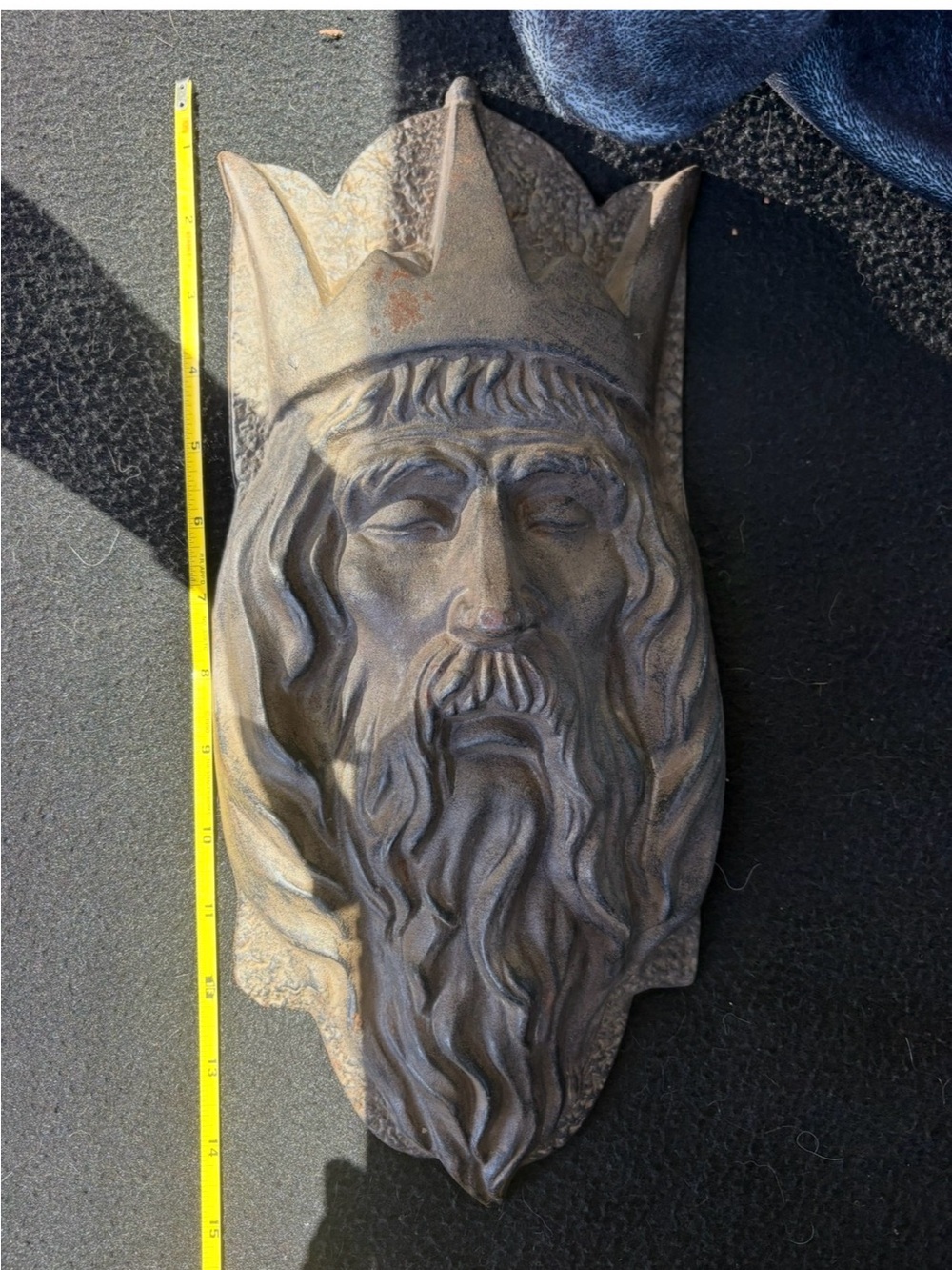 Decorative Crowned King Wall Plaque - cast iron  Home Accent
